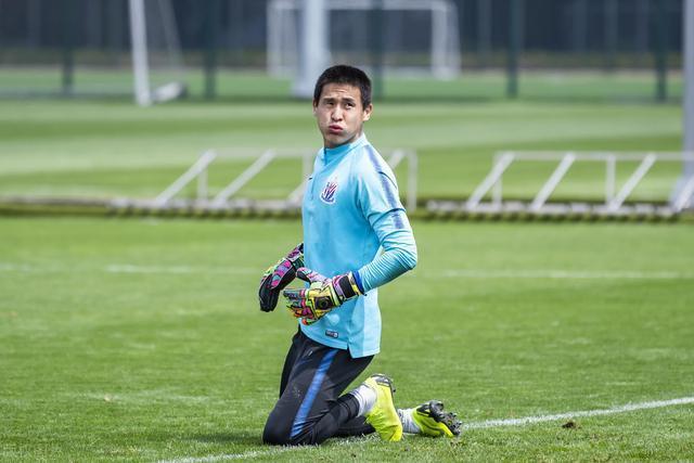  沈俊|5年被中超申花下放预备队4次，现面临离队，球迷：早就应该走了