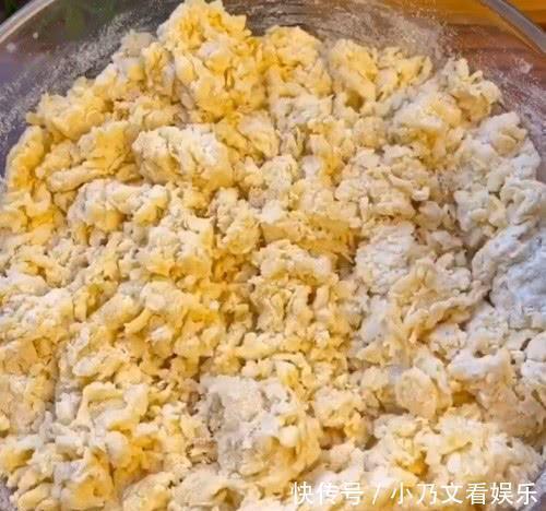 面包|3个鸡蛋1碗面粉,不用烤箱也能做面包,比买的还蓬松暄软,孩子最爱