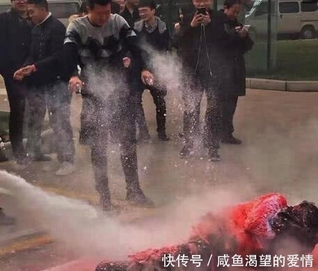 奇葩|扒一扒各地奇葩的“闹新娘” 哪个地方的婚闹最低俗?