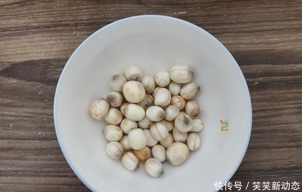  好吃|凉拌银耳，用不用焯水？大厨教你正确做法，脆嫩爽口，好吃又营养