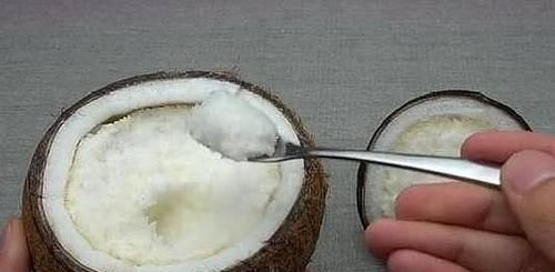 路边|路边买椰子想喝椰汁,打开竟然是实心的,摊贩这下你可赚大了