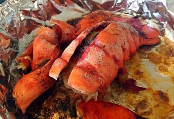 朋友|朋友去泰国吃海鲜,一只龙虾有10斤,拿了3只,结账时让人无语