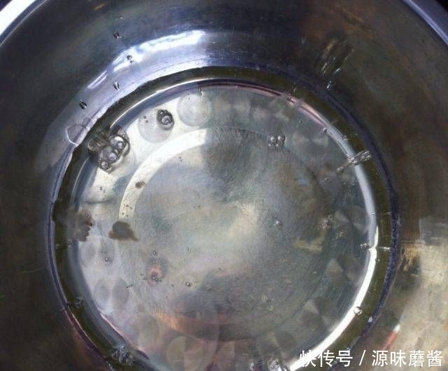 朗姆酒|波点巧克力蛋糕卷,酒体丰满,甜而不腻