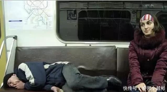 照片|为什么俄罗斯被称为战斗民族？看完这组地铁照片后，任何人都想拍下来