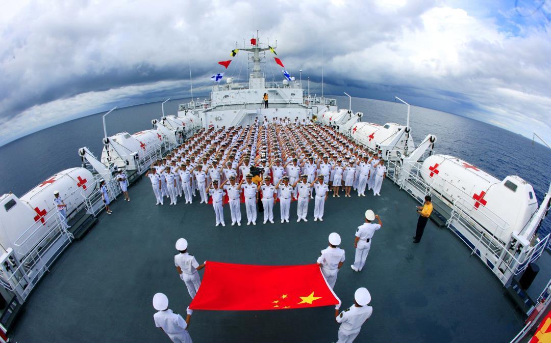 舰艇|地位比航母还高,遇到这种军舰所有舰艇都要鸣笛,辽宁舰也不例外