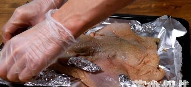  油腻|烤鸭只用一勺盐和酱油，味道不油腻，你一看就会有食欲