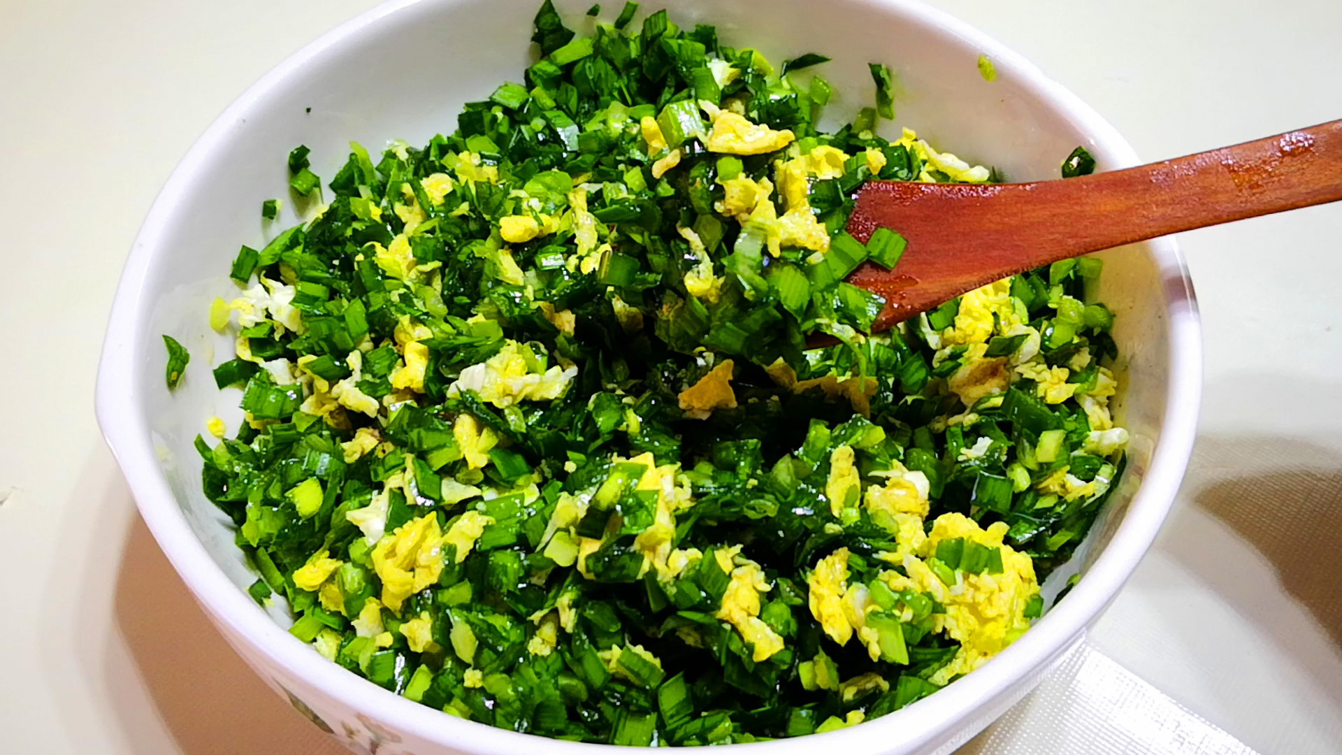 饺子|拌饺子馅时,到底要不要放葱姜蒜以前没注意,难怪饺子不鲜美