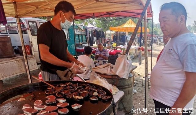 豫北地区|大叔集市卖暗黑美食一天百碗,外地人难下咽,本地人一天不吃就想