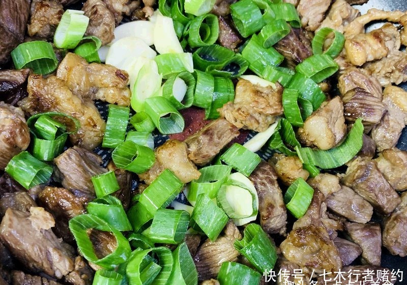  过瘾|美味简单的“孜然牛肉粒”外香里嫩，吃起来真过瘾