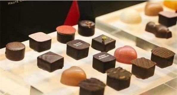 说出|康熙皇帝第一次吃巧克力,看了近一千字的说明书,缓缓说出3个字