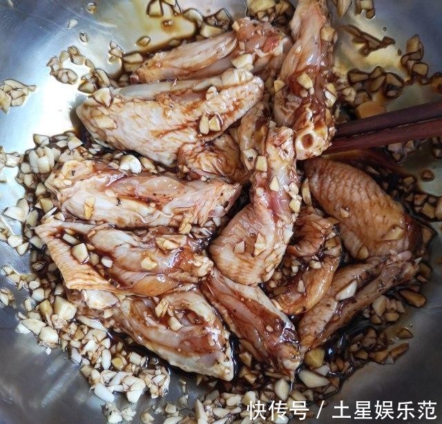 鸡翅|蒜香鸡翅,蒜香黑胡椒味道棒棒的