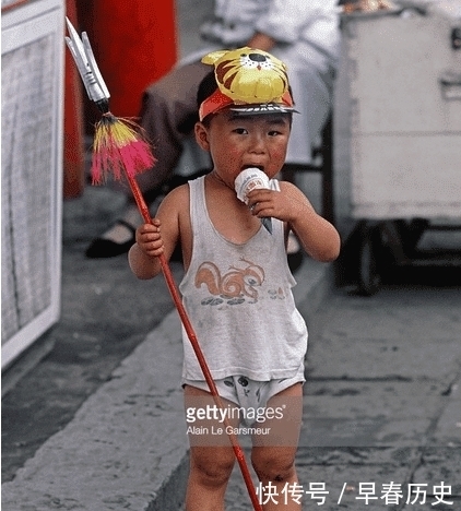  日子|美国人拍摄的30年前中国夏天: 没有空调的日子, 人们是这样过夏天的