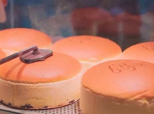 芝士|小店芝士蛋糕太抢手软弹细腻满满芝士香味,每天一出锅就被买完