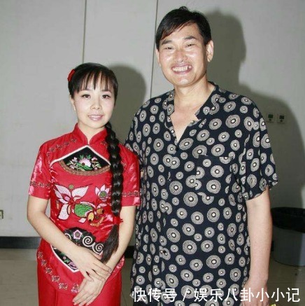  现状|伪装成农民歌手一夜爆红，从年入千万到软饭男，如今现状让人感慨