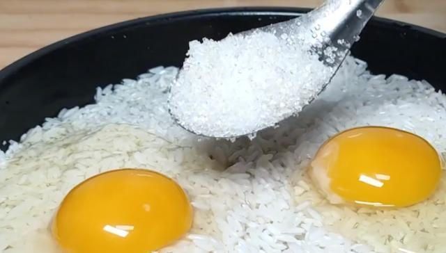 熬粥|大米中加2个鸡蛋,不熬粥不煮饭,筷子一搅,出锅比面包还好吃