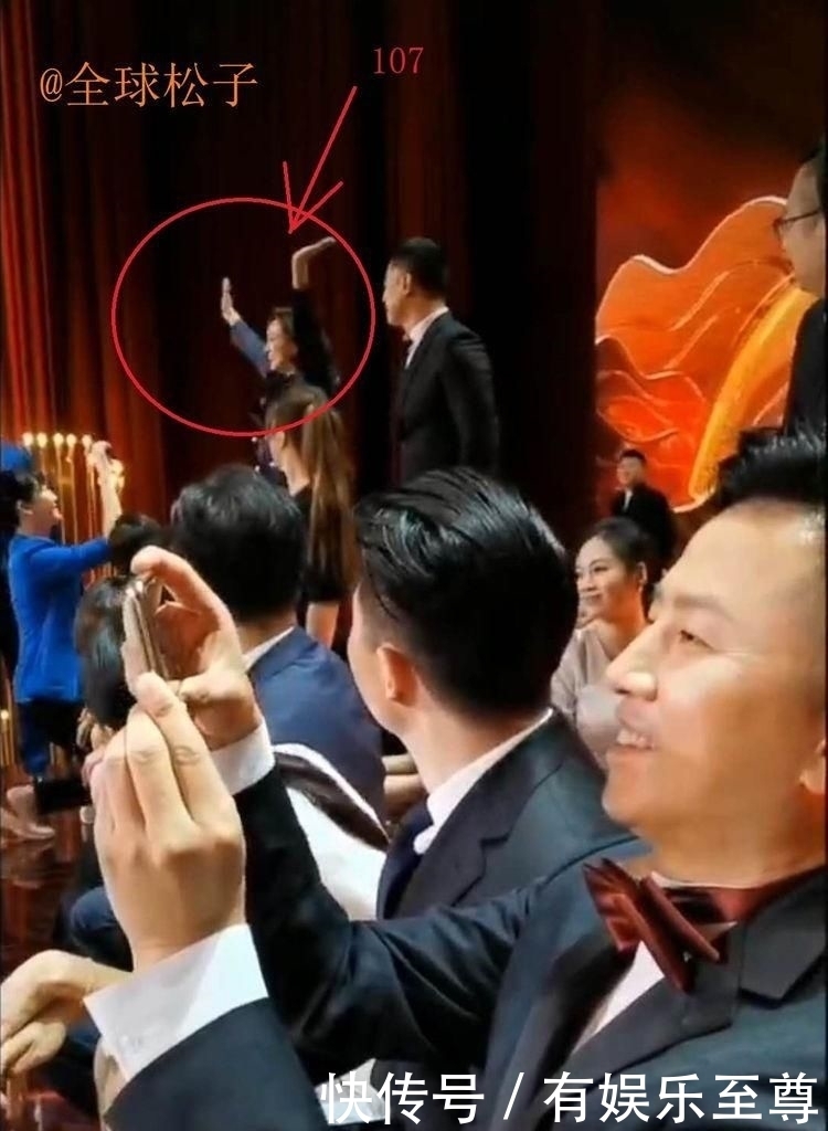 央视|央视节目录制出现失误,董卿朱迅等107位主持人“起哄”齐怼导演