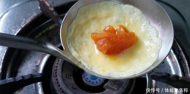  鸡蛋|爱吃鸡蛋可以这样做，学会这一道爆浆的番茄蛋饺，简单美味又好吃