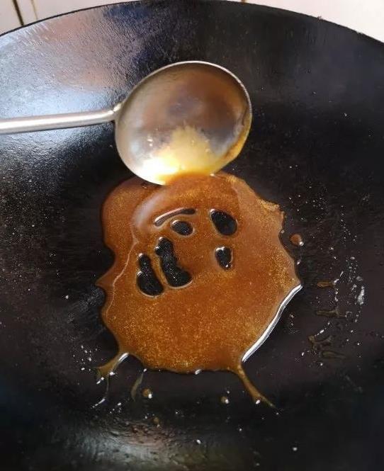 大厨|炒糖色,别直接炒糖!大厨:多做1步,颜色红亮,味道香甜不发苦