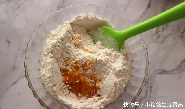 南瓜泥|早起5分钟,简单几步就能做出南瓜香蕉饼,煎一下两口一个