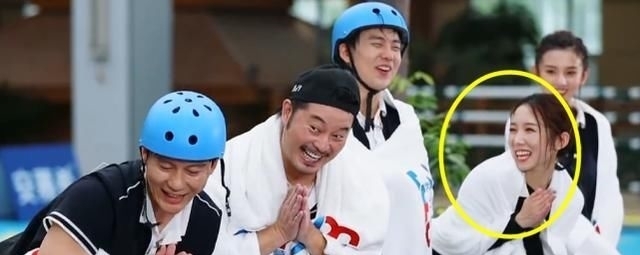  特别|孟美岐赢游戏，扭头对郭麒麟撒娇，谁注意大林子反应？镜头还在呢