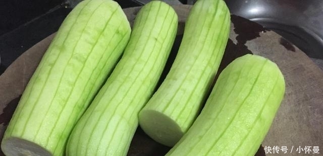 朋友们|丝瓜5种最好吃的做法,简单美味又营养,看看你喜欢吃哪种?