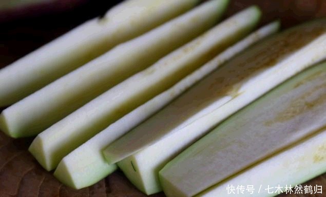 烧茄子|老家常见下饭菜,长豆角烧茄子,软烂鲜香,又得多吃两碗饭