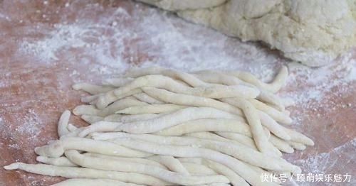  连吃|土豆加1盆面粉，不炖不煮不油炸，特色做法连吃3天都不腻！