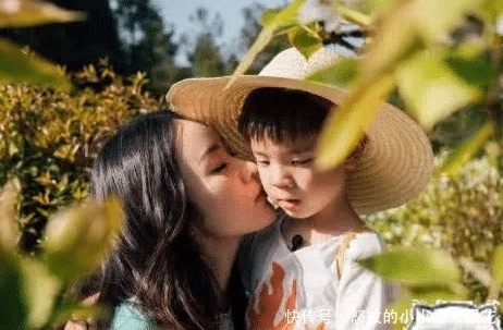  争议|节目录制结束一年，嗯哼依旧没上幼儿园，霍思燕的思想引家长争议