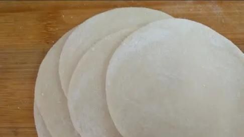 看着|面粉不要再做馒头了,教你新吃法,晶莹剔透有营养,看着就想吃