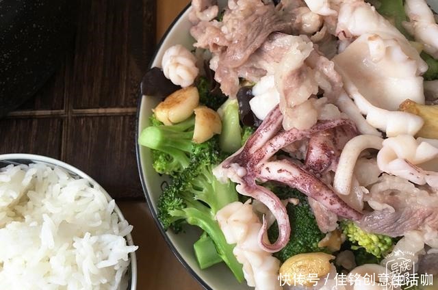 鱿鱼|午餐,一菜一汤,我真不是炫富,今天又吃肉了