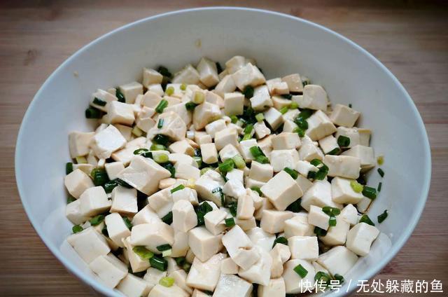 小葱拌豆腐|这是农村最接地气的一道菜，也是父亲一生最爱的下酒菜，如今少见