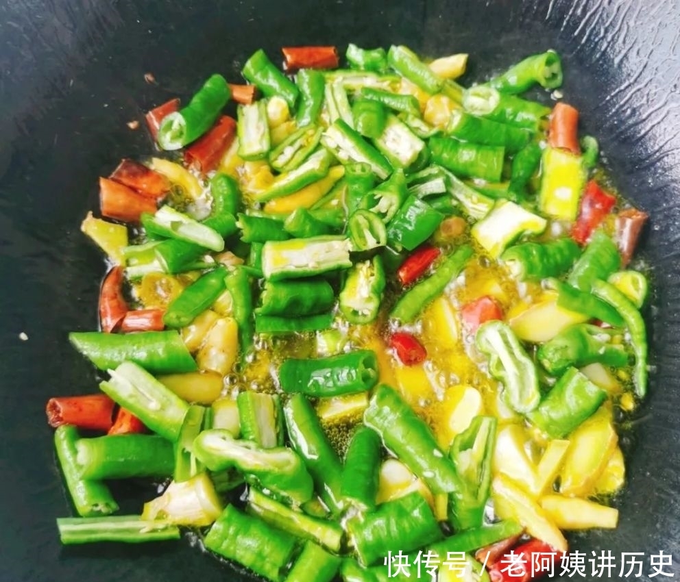 做法|大厨教你炒牛肉的正确做法,嫩滑不柴,香辣又下饭