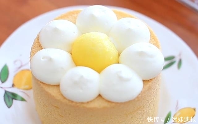 绵软|爆浆花朵小蛋糕:做法简单,绵软香甜,看着就想吃,孩子超喜欢