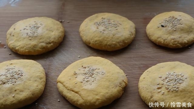 做法|南瓜加1碗核桃,新做法太香,补脑易消化,孩子隔三差五吵着要吃