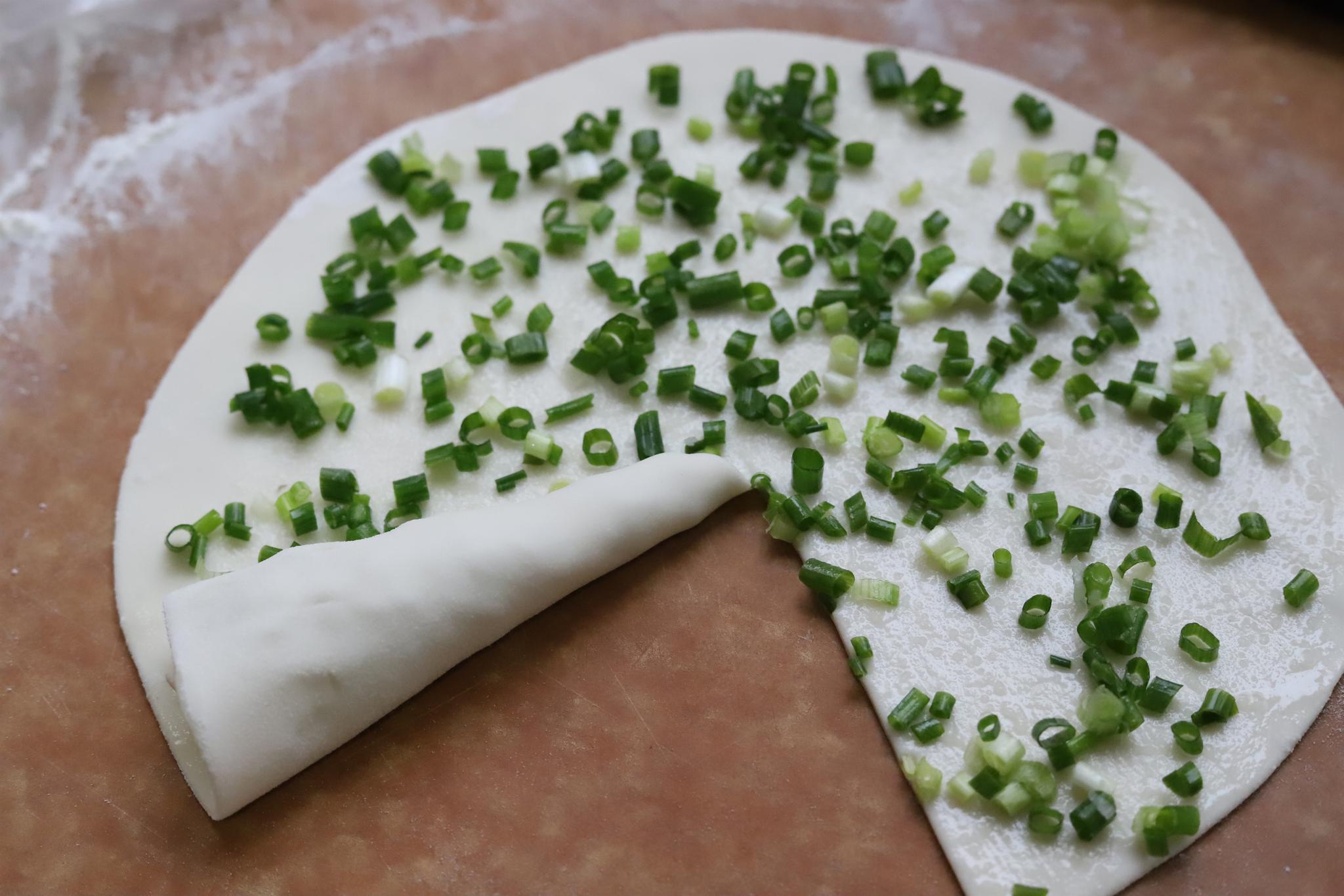 不用|葱油饼的家常做法,层层起酥,放凉也不会硬,学会了再不用出去买