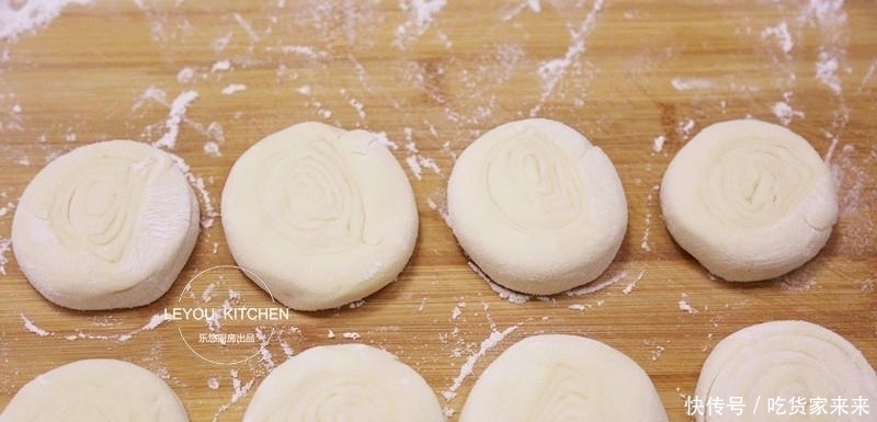  面团|1碗面粉、1包牛奶、1个鸡蛋, 烙好的饼和面包一样好吃