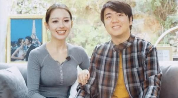 尴尬|吉娜亲密夹住郎朗的腿,朗朗出现尴尬瞬间,还好节目组贴心打码