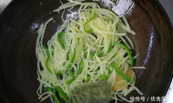 特别|炸土豆丝要掌握三大技巧,薄如丝,酥脆不粘,麻辣酸滑,特别好玩