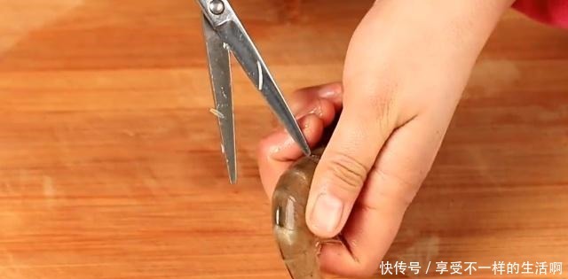 做法|大虾又出新做法,别再红烧了,这么烧好吃!