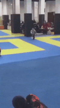 死神|搞笑GIF:与死神擦肩而过