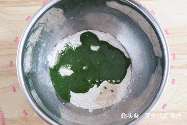 菠菜叶子|自己蒸的菠菜馒头总是变色第1步做错了,难怪变黄还不柔软