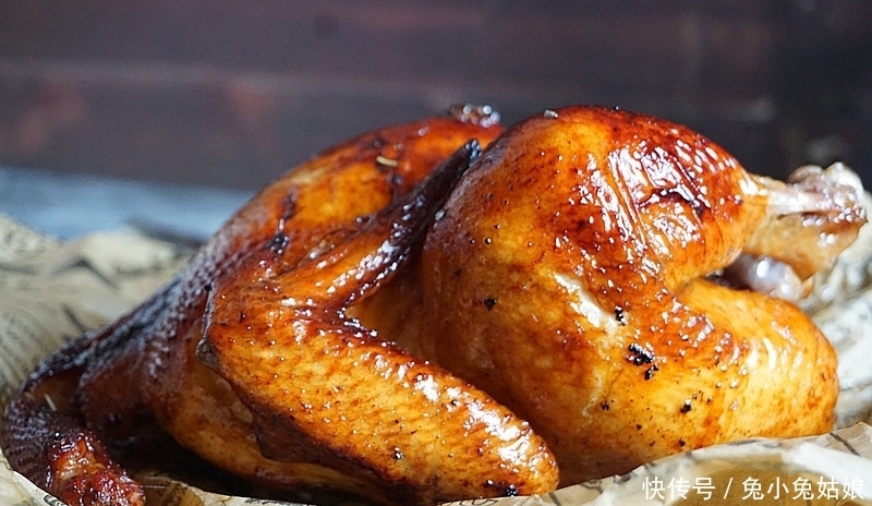 脆皮|秒杀烤鸡店的蜜汁脆皮烤鸡,外皮焦香,肉汁饱满,教你几个小窍门