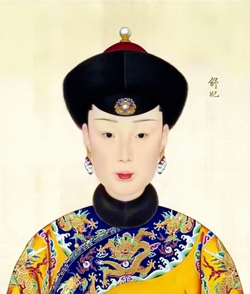 乾隆帝|乾隆和12个老婆的画像，图15比乾隆小47岁，图3是乾隆真实的相貌