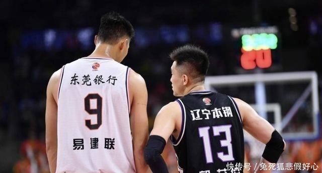 裁判的吹罚|争议一幕!京粤大战裁判抢戏,辽粤大战引发球迷热议,原因很简单