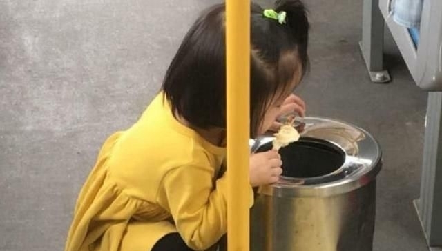 走红|3岁小女孩公交车上吃雪糕，照片走红网络，获得网友纷纷夸赞