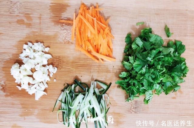 家常|一道家常凉菜,做法简单,好吃解腻,比大鱼大肉受欢迎