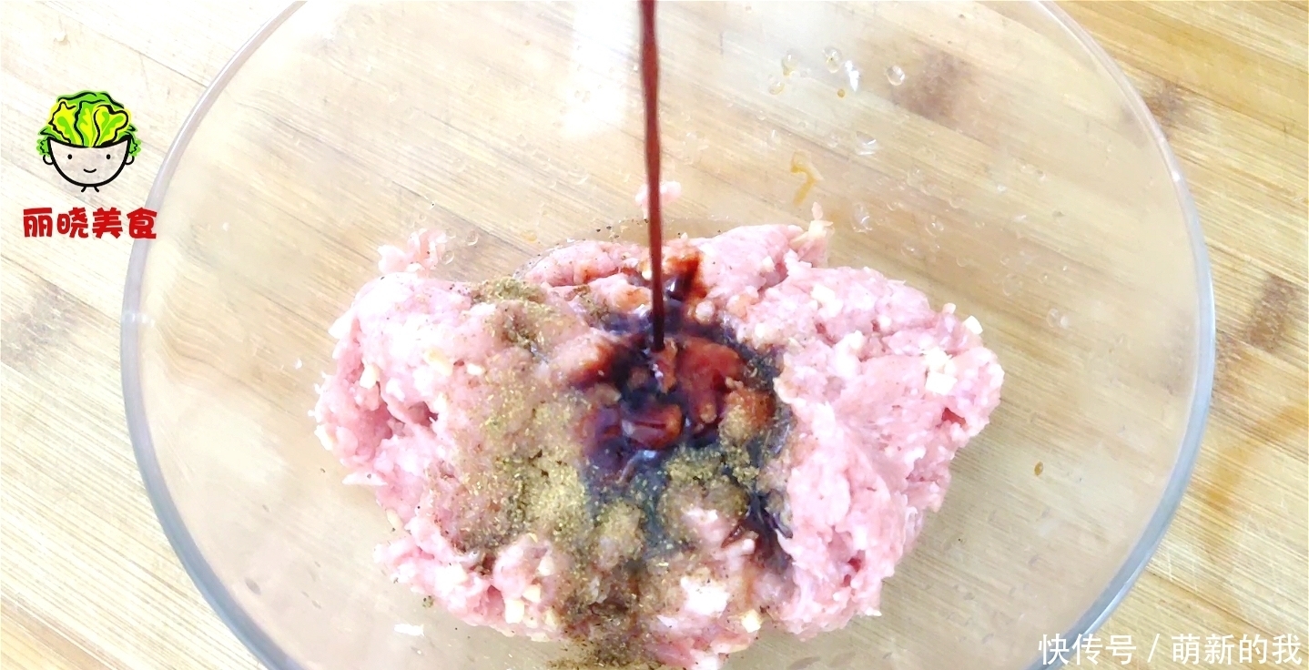 做法|青椒别再炒着吃了,教你好吃做法,不炒也不炸,出锅真的太香了