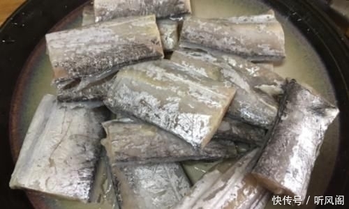 冷冻|烹饪带鱼,去腥时别只加盐!大厨说多加一样东西,鱼肉鲜嫩没腥味