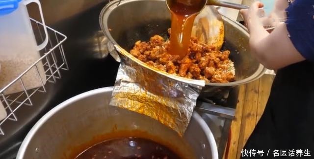 顾客|大叔创业卖“炸货”,8元一个,半天卖500个,顾客天天都来!