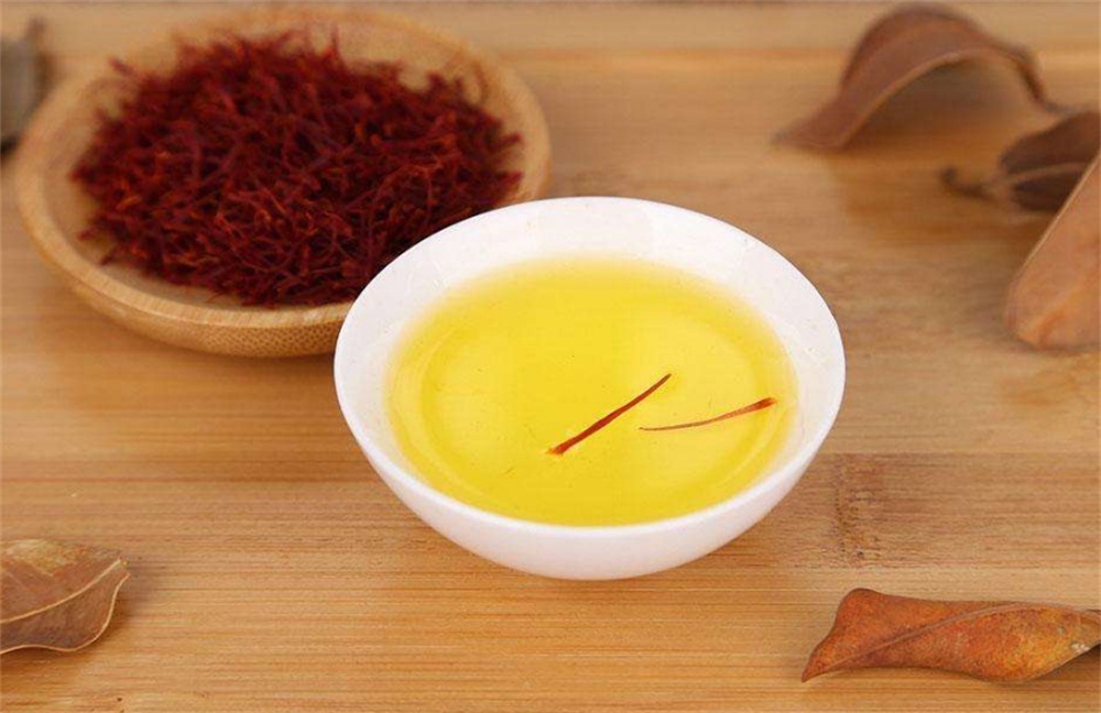 泡酒|酿酒过程：红花可以泡酒吗，红花泡酒的配方